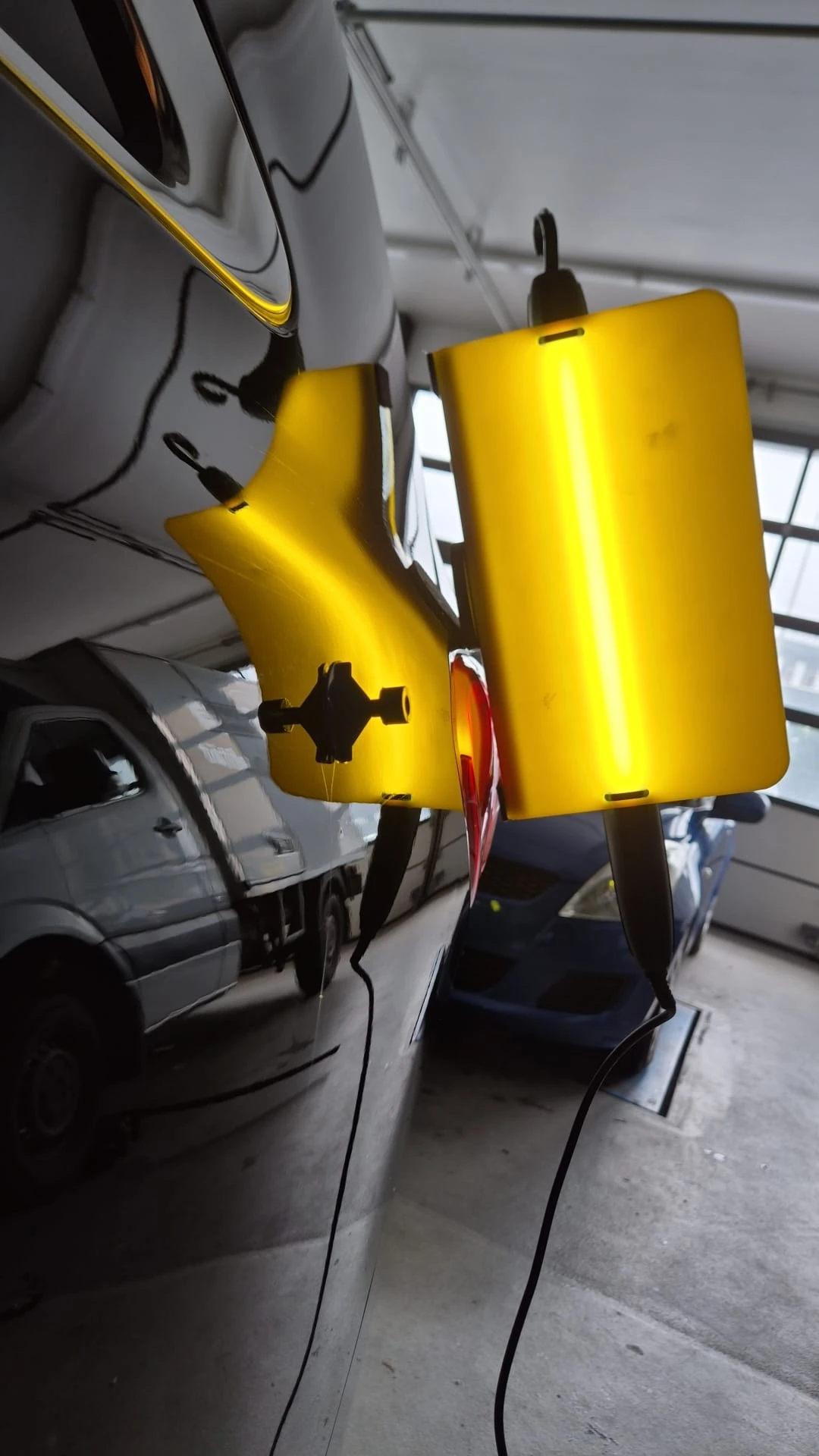 Reflexionsleuchte zur Kontrolle der Carrosserieoberfläche